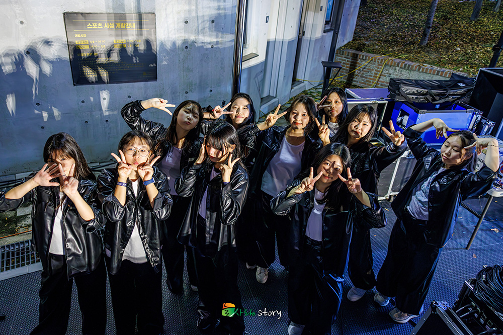 76d9e4ad7a6b47bbf145aaea0b8c15b7.jpg